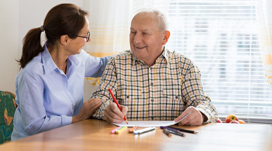 Kako pomagati starejšim osebam z demenco pri njihovi oskrbi na domu?